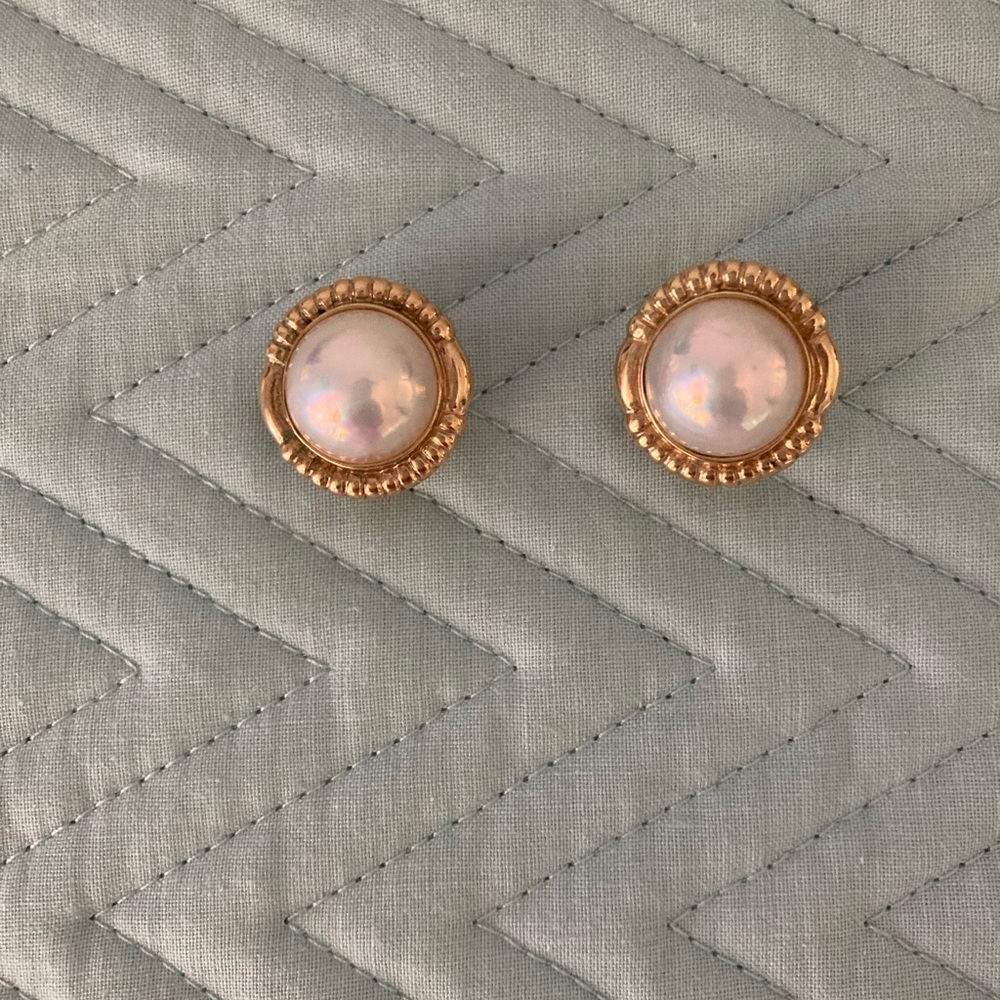 14k gold Mabe pearl earrings - Picture 2 of 8